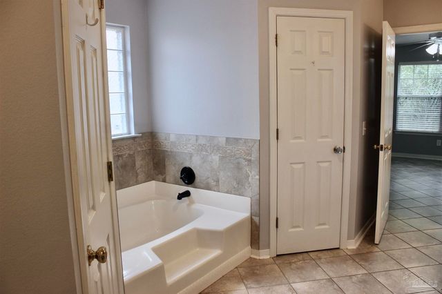 625 Downhaul Dr, Pensacola, FL 32507