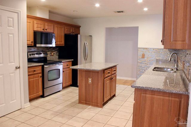 625 Downhaul Dr, Pensacola, FL 32507