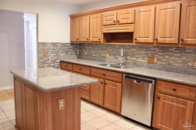 625 Downhaul Dr, Pensacola, FL 32507