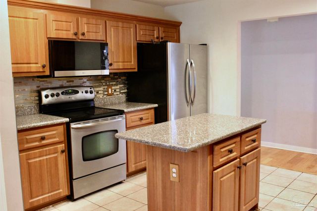 625 Downhaul Dr, Pensacola, FL 32507