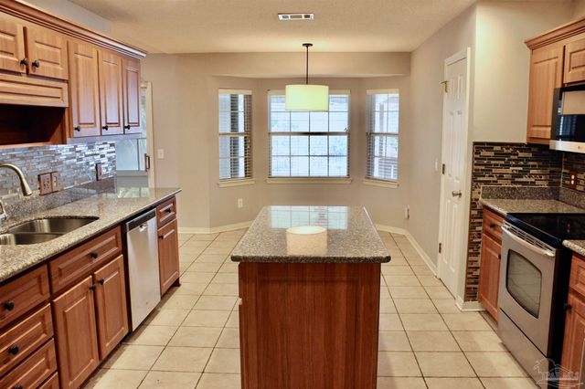 625 Downhaul Dr, Pensacola, FL 32507