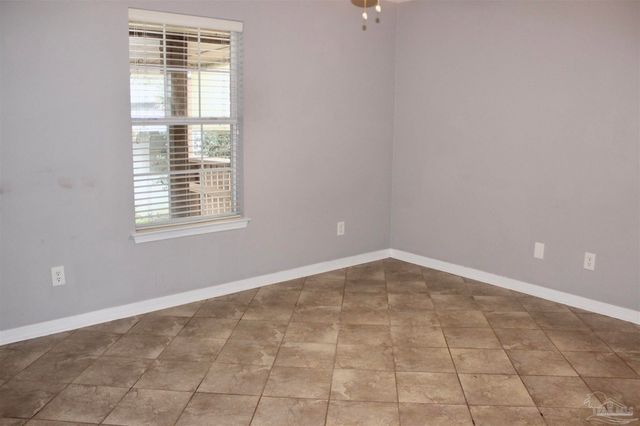 625 Downhaul Dr, Pensacola, FL 32507