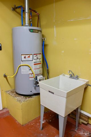 625 Downhaul Dr, Pensacola, FL 32507