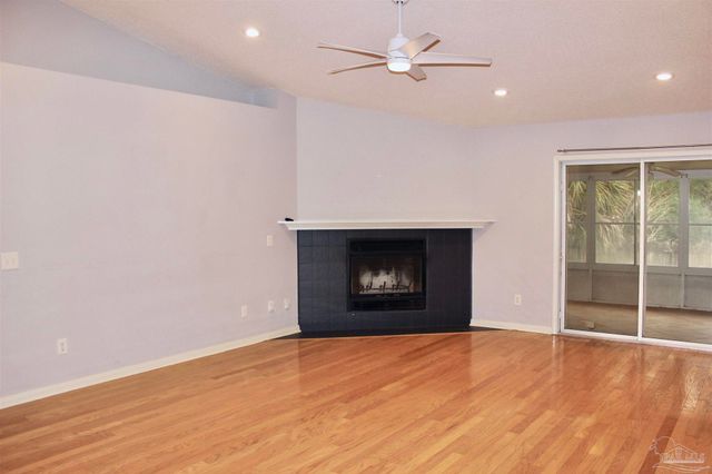 625 Downhaul Dr, Pensacola, FL 32507