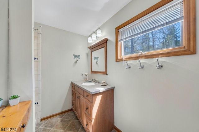 95 Wildwood Rd, Jefferson Twp., NJ 07438
