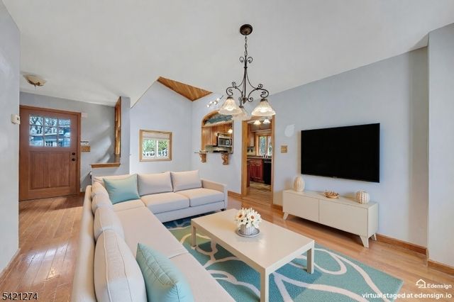 95 Wildwood Rd, Jefferson Twp., NJ 07438