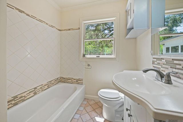 2254 E Contour Dr, Baton Rouge, LA 70809