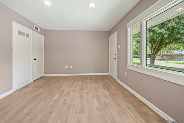 2254 E Contour Dr, Baton Rouge, LA 70809