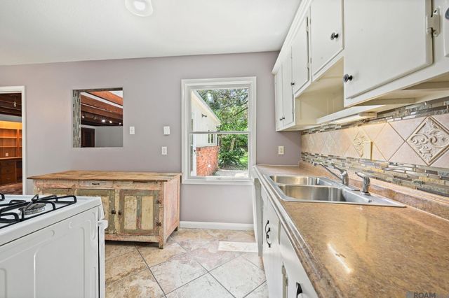 2254 E Contour Dr, Baton Rouge, LA 70809