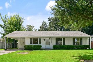 2254 E Contour Dr, Baton Rouge, LA 70809