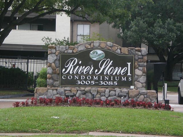 3035 Walnut Bend Lane 35, Houston, TX 77042