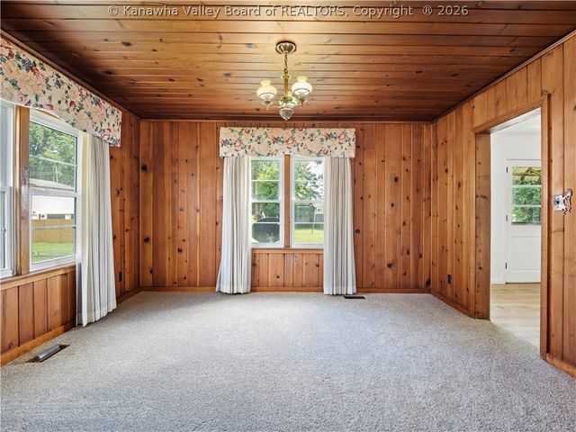 1216 W 12th Street, Nitro, WV 25143