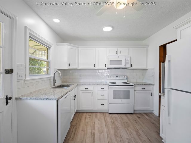 1216 W 12th Street, Nitro, WV 25143