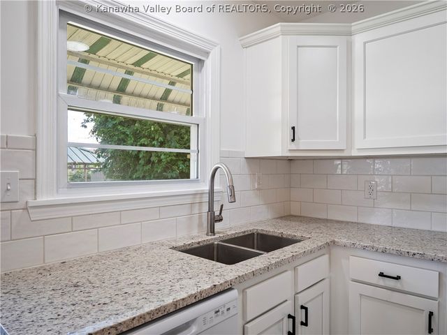 1216 W 12th Street, Nitro, WV 25143