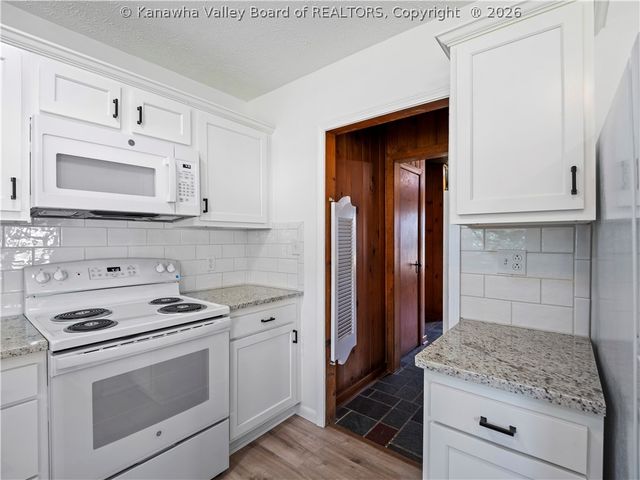 1216 W 12th Street, Nitro, WV 25143
