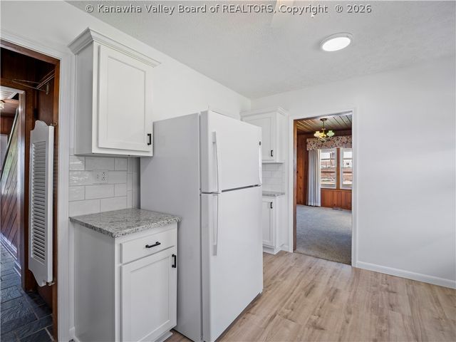 1216 W 12th Street, Nitro, WV 25143