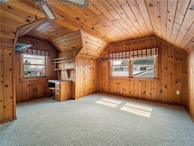 1216 W 12th Street, Nitro, WV 25143