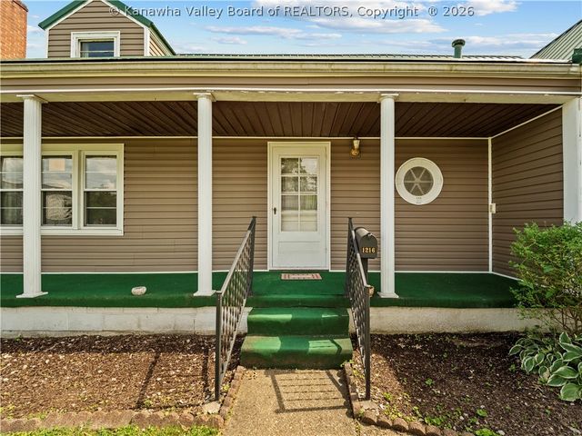 1216 W 12th Street, Nitro, WV 25143