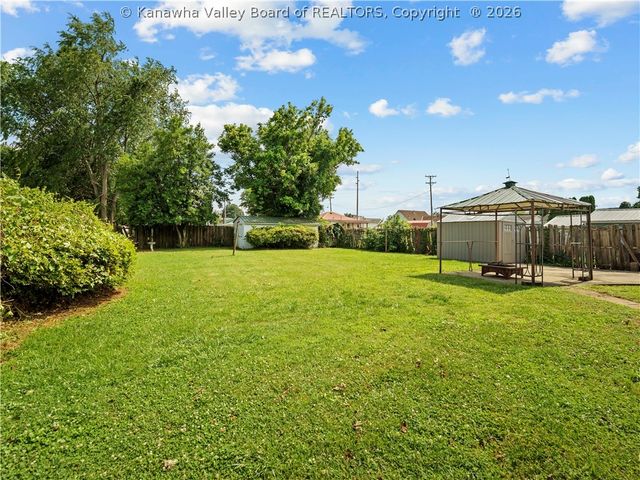 1216 W 12th Street, Nitro, WV 25143