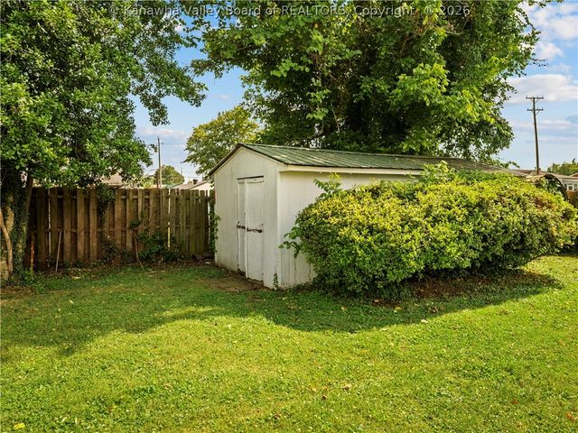 1216 W 12th Street, Nitro, WV 25143