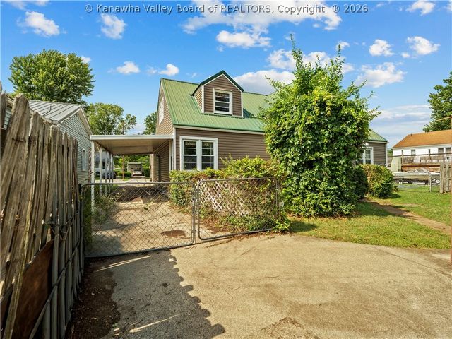 1216 W 12th Street, Nitro, WV 25143