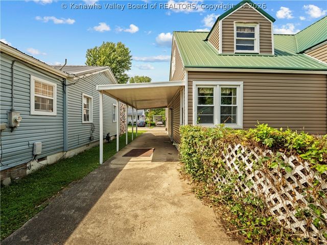 1216 W 12th Street, Nitro, WV 25143