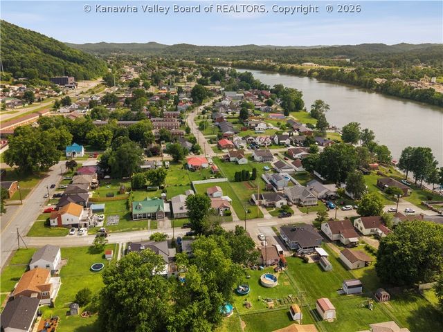 1216 W 12th Street, Nitro, WV 25143
