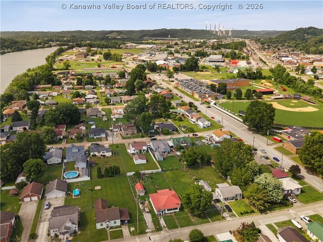 1216 W 12th Street, Nitro, WV 25143
