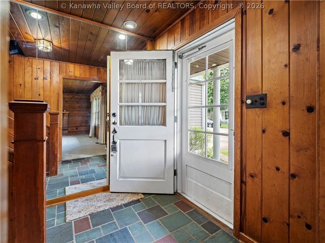 1216 W 12th Street, Nitro, WV 25143