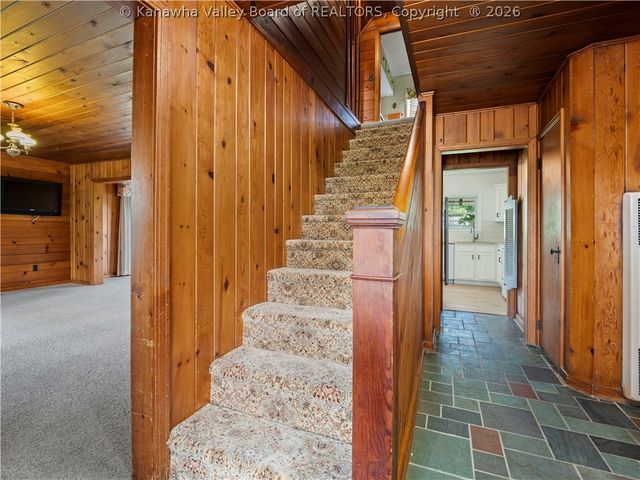 1216 W 12th Street, Nitro, WV 25143