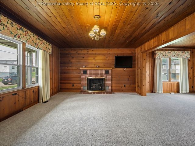 1216 W 12th Street, Nitro, WV 25143
