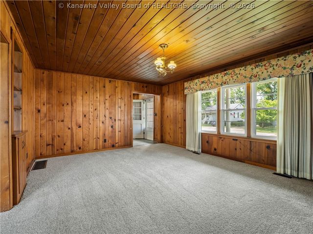 1216 W 12th Street, Nitro, WV 25143