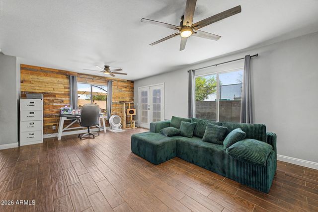 8615 W DIANA Avenue, Peoria, AZ 85345