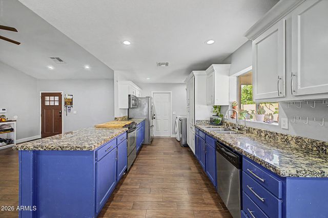 8615 W DIANA Avenue, Peoria, AZ 85345