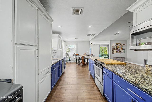 8615 W DIANA Avenue, Peoria, AZ 85345