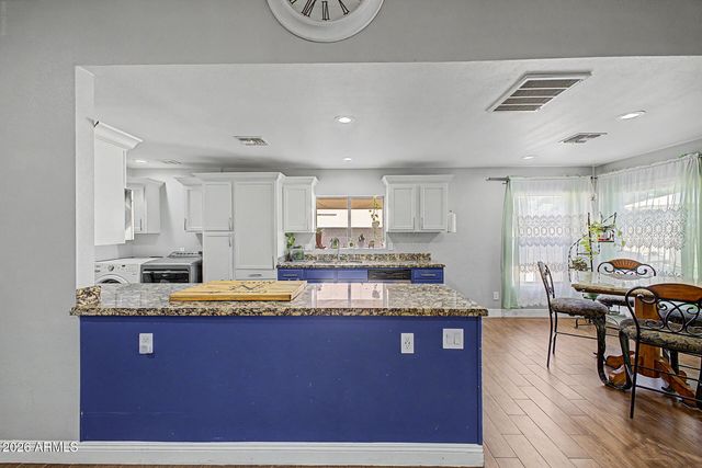 8615 W DIANA Avenue, Peoria, AZ 85345