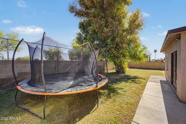 8615 W DIANA Avenue, Peoria, AZ 85345