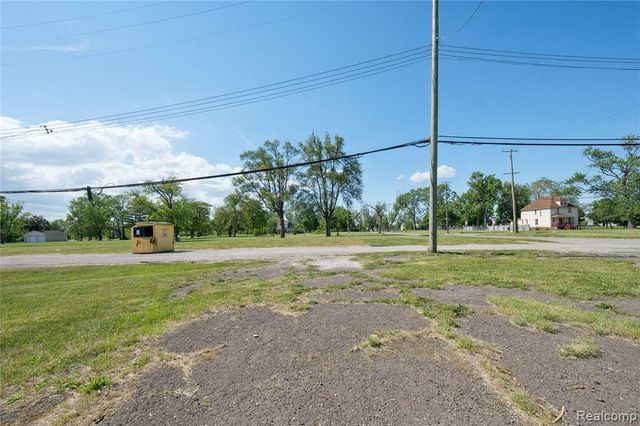 300 Oakwood, Detroit, MI 48217