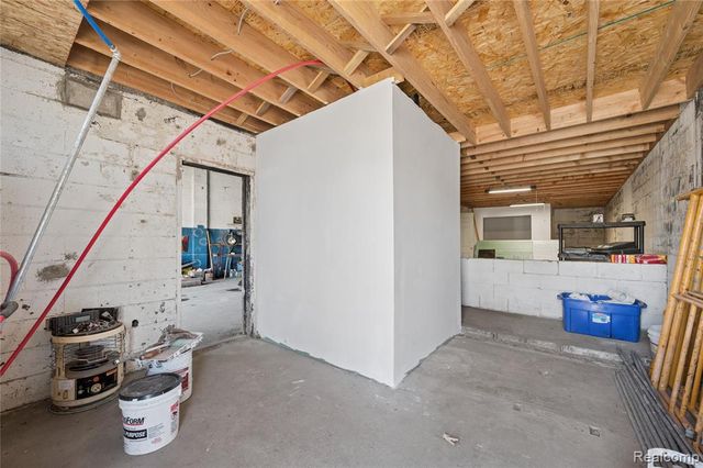 300 Oakwood, Detroit, MI 48217