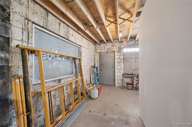 300 Oakwood, Detroit, MI 48217