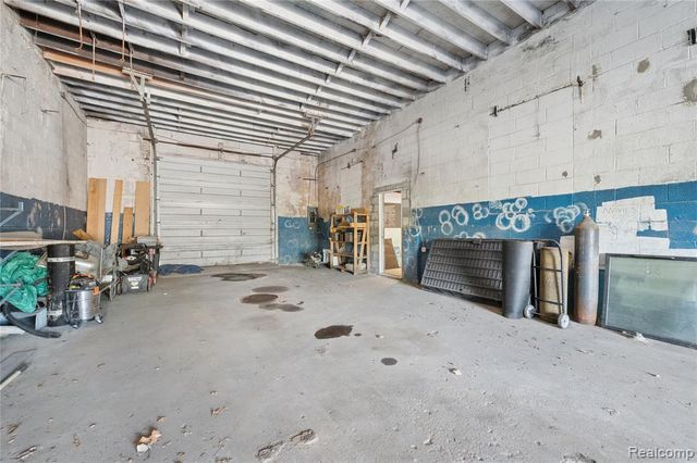 300 Oakwood, Detroit, MI 48217