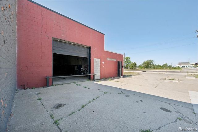 300 Oakwood, Detroit, MI 48217