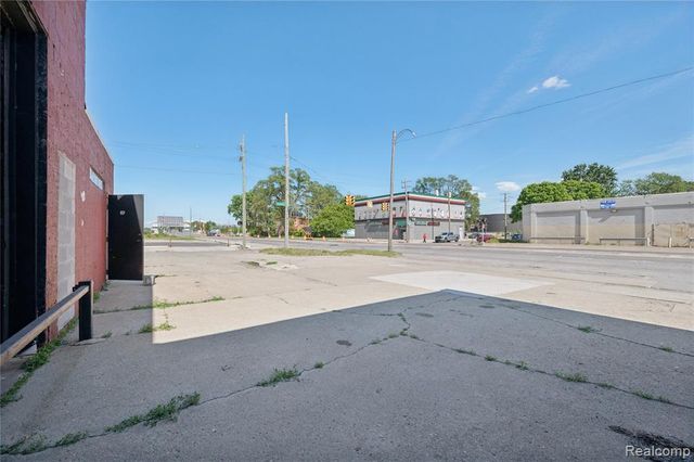 300 Oakwood, Detroit, MI 48217