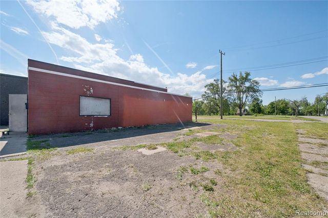 300 Oakwood, Detroit, MI 48217