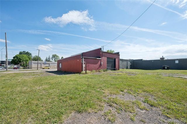 300 Oakwood, Detroit, MI 48217