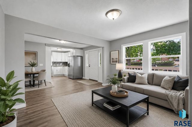 823 W 22nd St Street, Sioux Falls, SD 57105