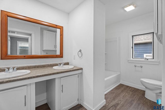 823 W 22nd St Street, Sioux Falls, SD 57105
