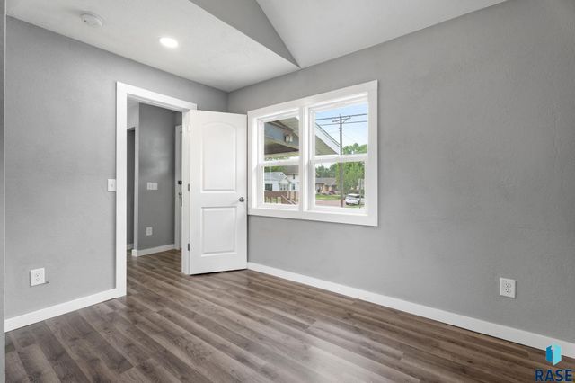 823 W 22nd St Street, Sioux Falls, SD 57105