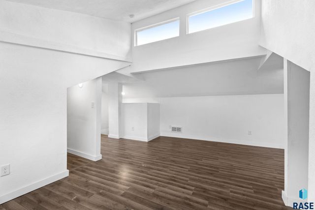 823 W 22nd St Street, Sioux Falls, SD 57105