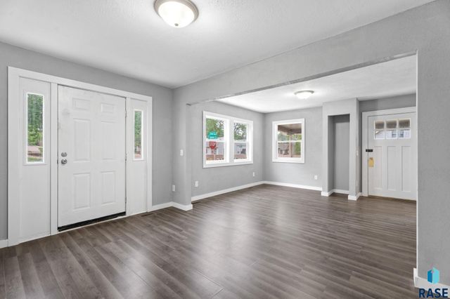 823 W 22nd St Street, Sioux Falls, SD 57105